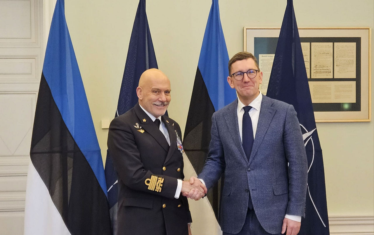 The Chair of the NATO Military Committee, Admiral Giuseppe Cavo Dragone, and the Prime Minister of Estonia, Mr. Kristen Michal.