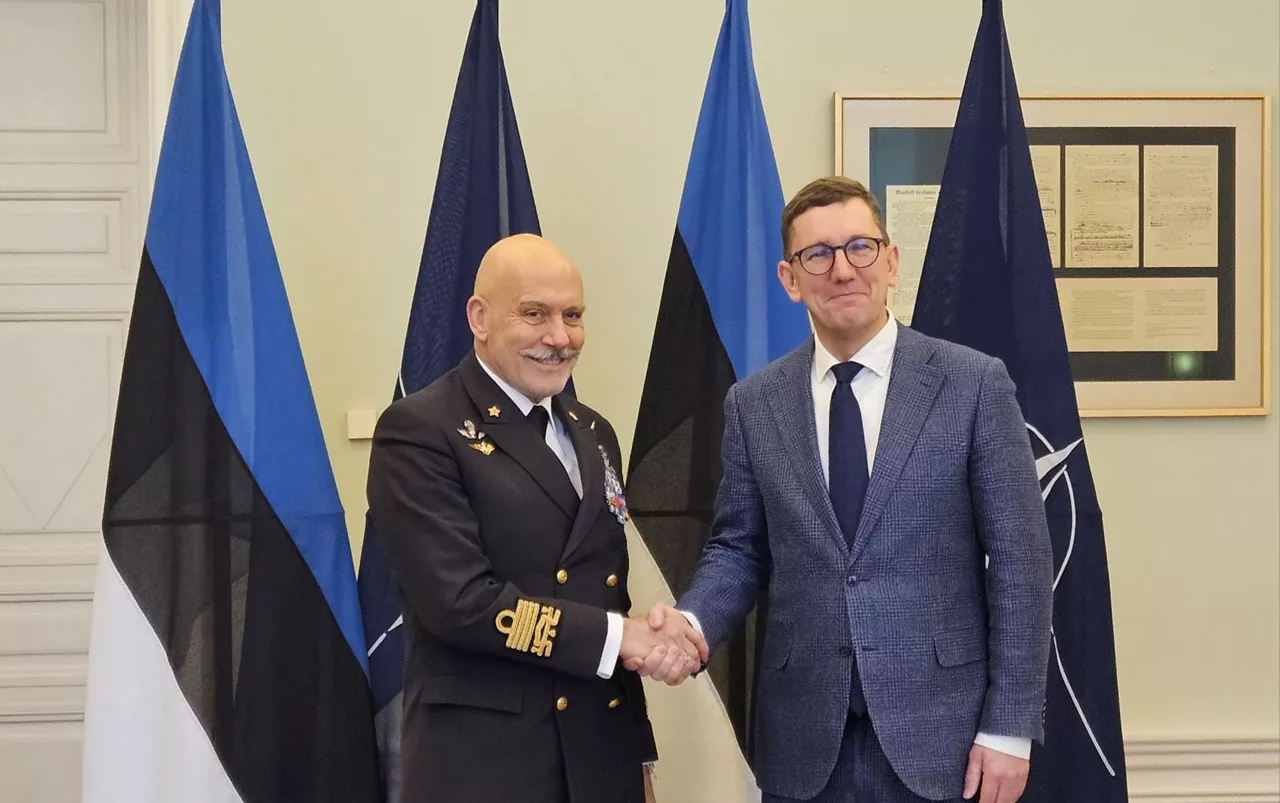 The Chair of the NATO Military Committee, Admiral Giuseppe Cavo Dragone, and the Prime Minister of Estonia, Mr. Kristen Michal.