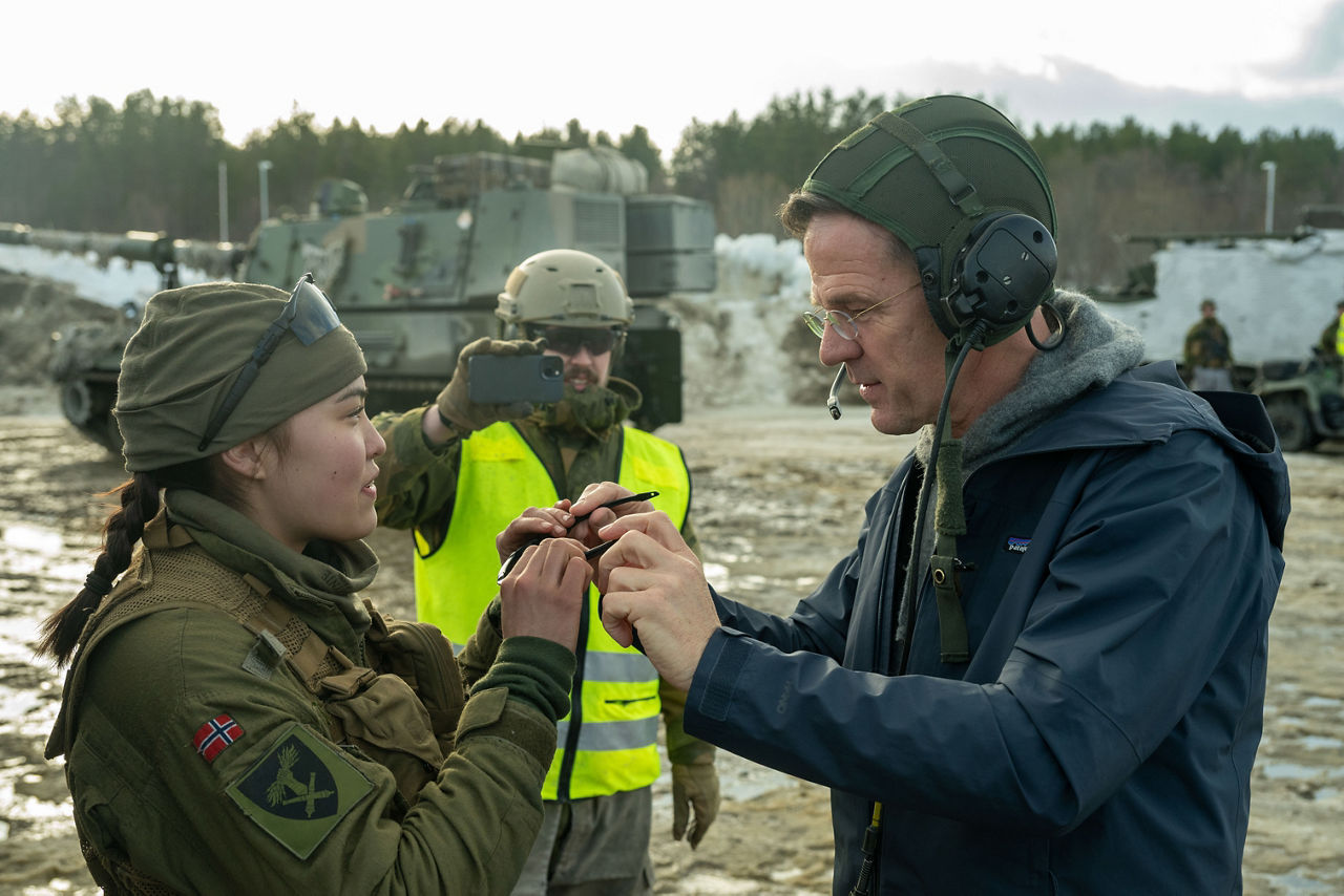 NATO Secretary General Mark Rutte visits Norway and interacts with combat ready soldiers