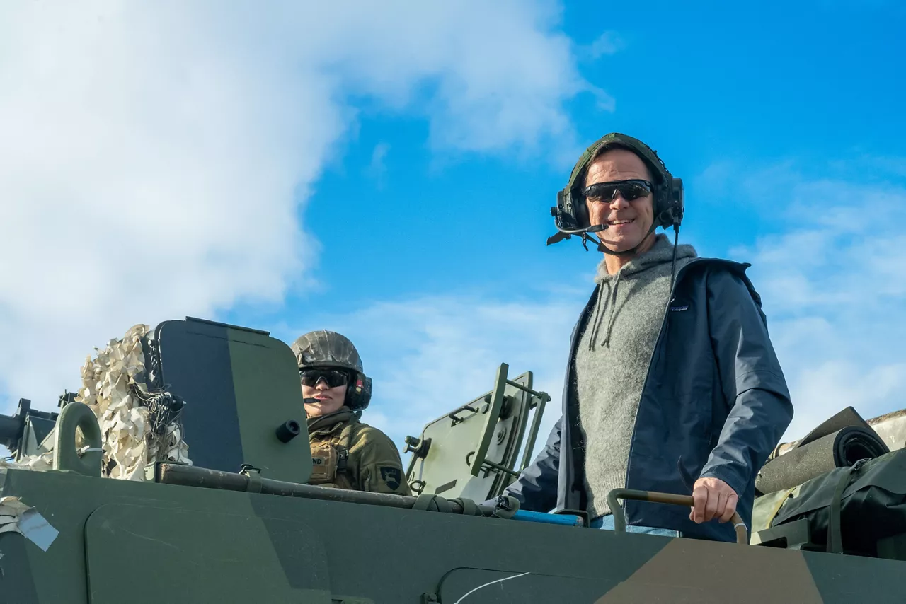 NATO Secretary General Mark Rutte visits Norway and interacts with combat ready soldiers