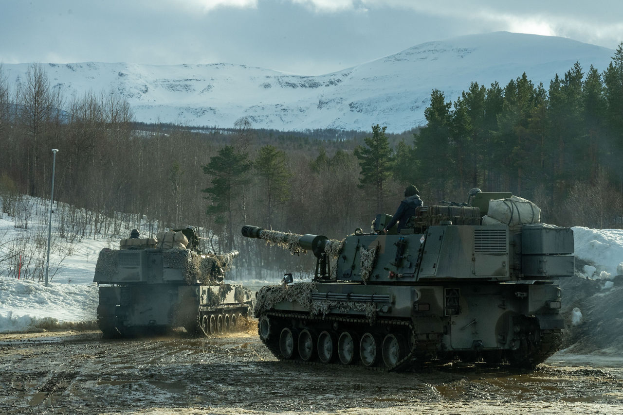 NATO Secretary General Mark Rutte visits Norway and interacts with combat ready soldiers