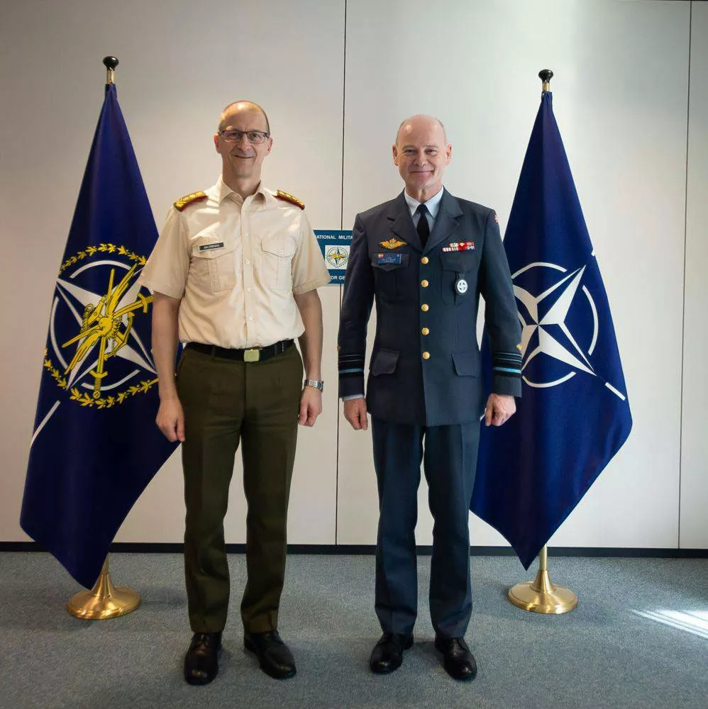Left to Right - Director General of the International Military Staff (DGIMS), Lieutenant General Remigijus Baltrėnas and Lieutenant General Max A.L.T. Nielsen, NDC Commandant