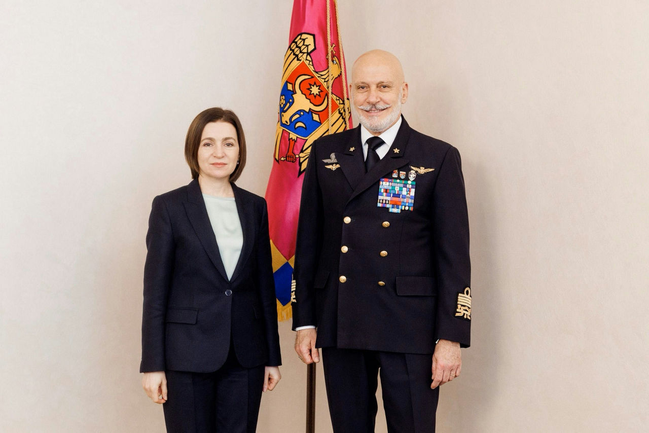 Chair of the NATO Military Committee Admiral Giuseppe Cavo Dragone with the President of the Republic of Moldova, Maia Sandu

