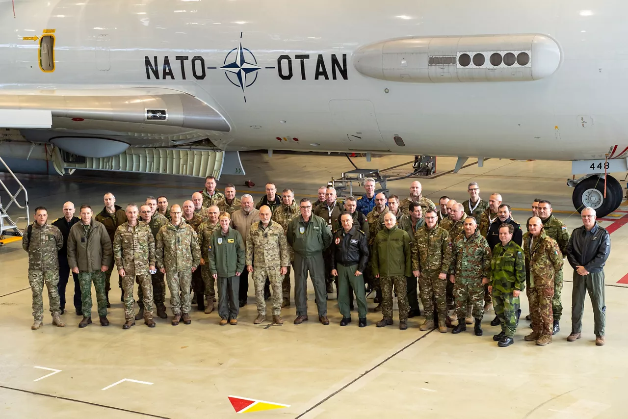 Family Photo - NATO Military Committee visits NATO Airborne Early Warning and Control Force (NAEW&CF) in Geilenkirchen, Germany