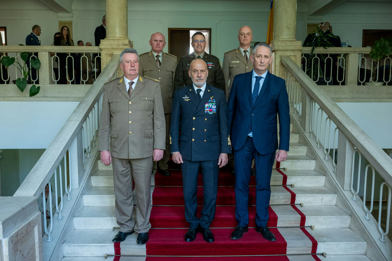 Chair of the NATO the Military Committee, Admiral Giuseppe Cavo Dragone, with the political and military leadership of Bosnia and Herzegovina