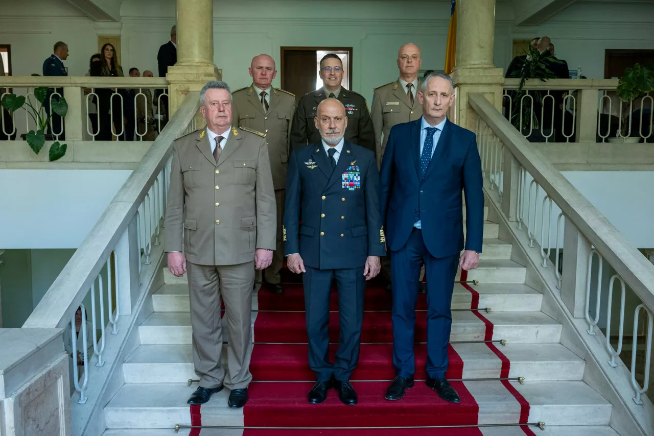 Chair of the NATO the Military Committee, Admiral Giuseppe Cavo Dragone, with the political and military leadership of Bosnia and Herzegovina