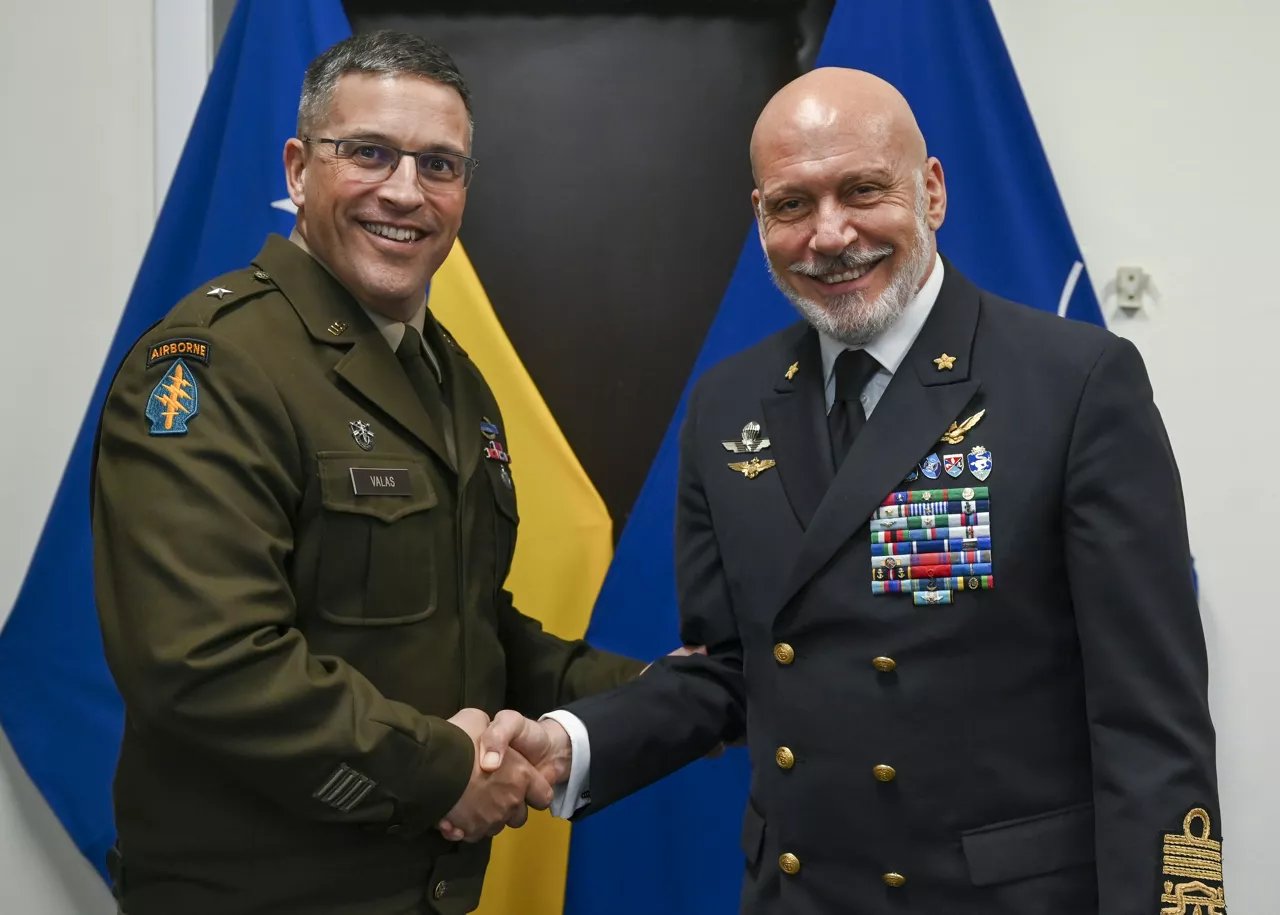 Chair of the NATO the Military Committee, Admiral Giuseppe Cavo Dragone, with the Commander, NATO HQ Sarajevo, and Senior Military Representative, Brigadier General Mathew A. Valas