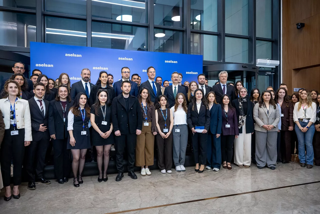 NATO Secretary General Mark Rutte meets with young engineers