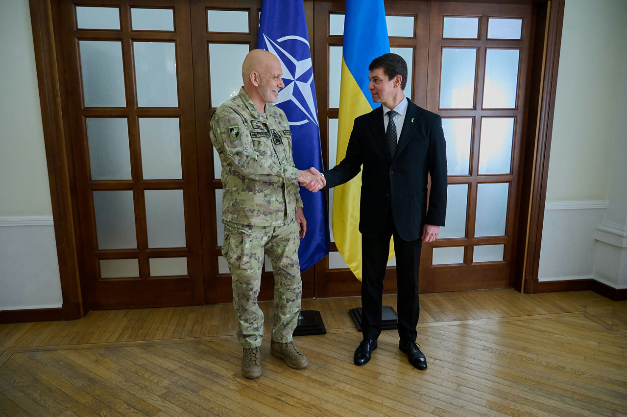 The Chair of the NATO Military Committee, Admiral Giuseppe Cavo Dragone with the Deputy Minister of Foreign Affairs of Ukraine, Olexandr Mischenko.