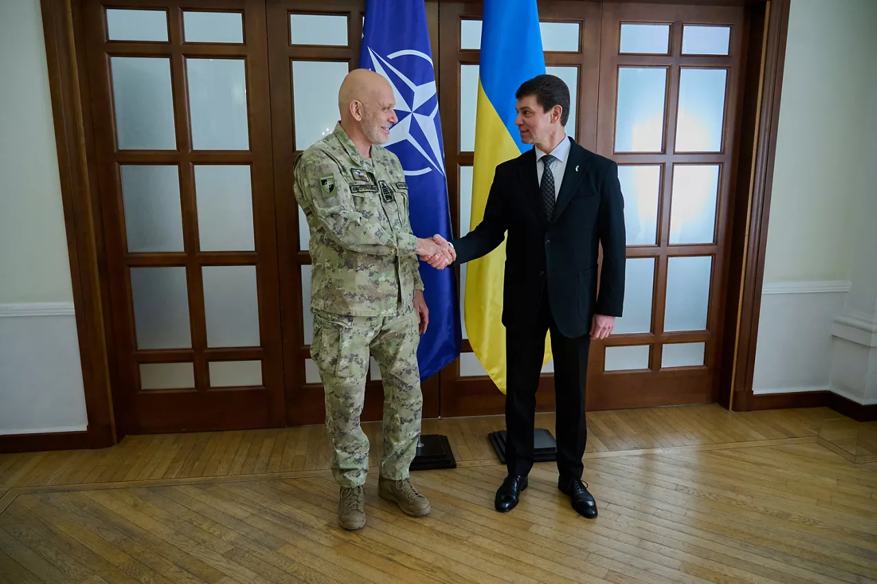 The Chair of the NATO Military Committee, Admiral Giuseppe Cavo Dragone with the Deputy Minister of Foreign Affairs of Ukraine, Olexandr Mischenko.
