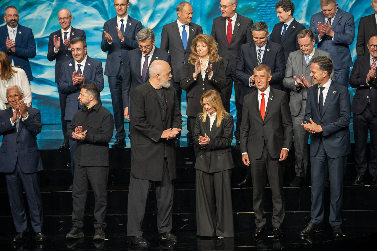 Family photo from the 8th meeting of the European Political Community