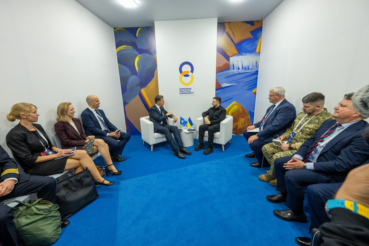 NATO Secretary General meets with Volodymyr Zelenskyy, President of Ukraine at the 8th meeting of the European Political Community