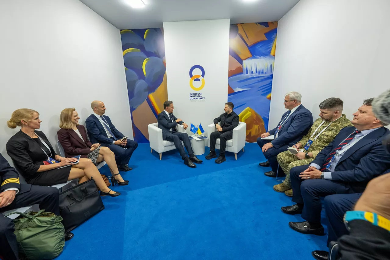 NATO Secretary General meets with Volodymyr Zelenskyy, President of Ukraine at the 8th meeting of the European Political Community
