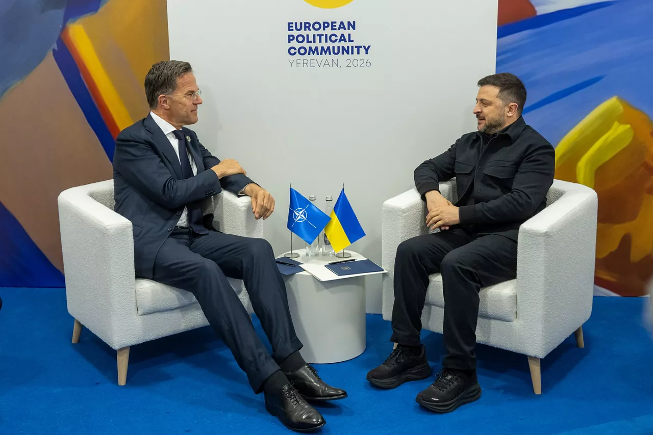 NATO Secretary General meets with Volodymyr Zelenskyy, President of Ukraine at the 8th meeting of the European Political Community