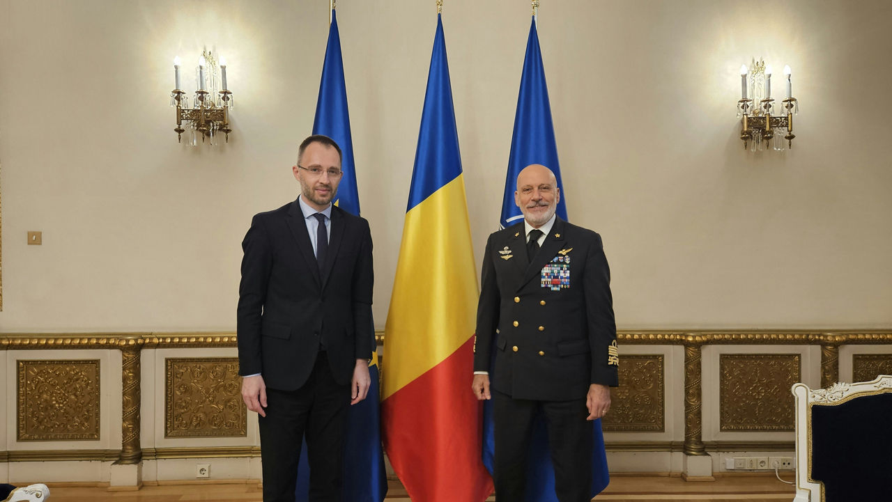 The Chair of the NATO Military Committee, Admiral Giuseppe Cavo Dragone, with the the State Advisor of the President of Romania, Mr. Vlad Ionescu.