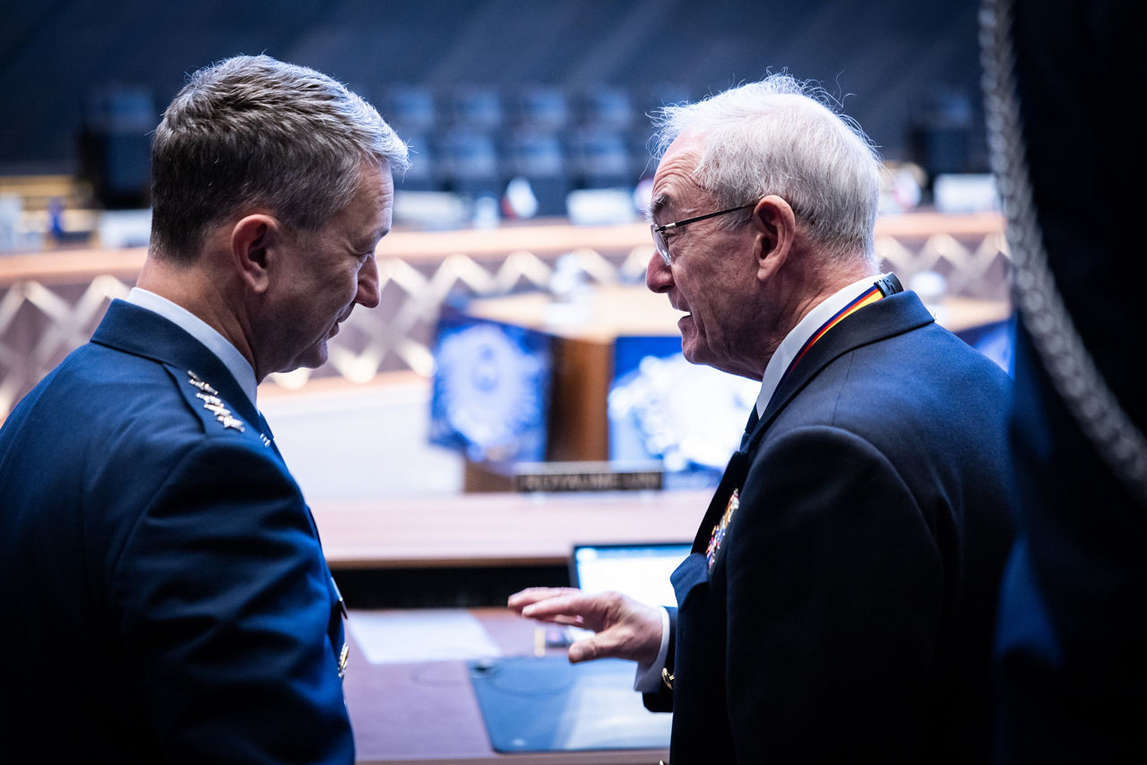 Left to Right - The Chief of Defence of the United States, General J. Dan Caine with the Chief of Defence of Spain, Admiral Teodoro López Calderón.