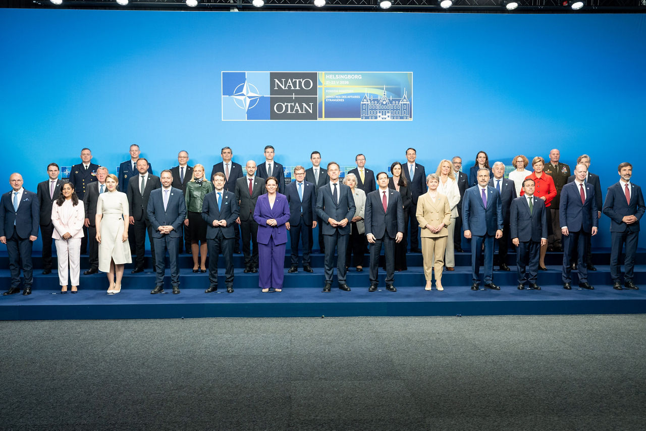 Official photo - Meeting of NATO Ministers of Foreign Affairs