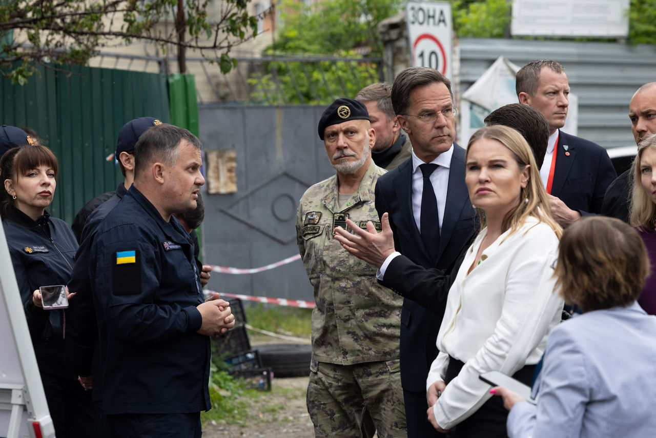 NATO Secretary General Mark Rutte and the Chair of the NATO Military Committee, Adm Cavo Dragone visited one of the sites of Russia’s recent attacks – a civilian shopping centre and subway station in Lukianivka – where they were briefed on the destruction by the Head of the State Emergency Service, Mr Andrii Danyk. 