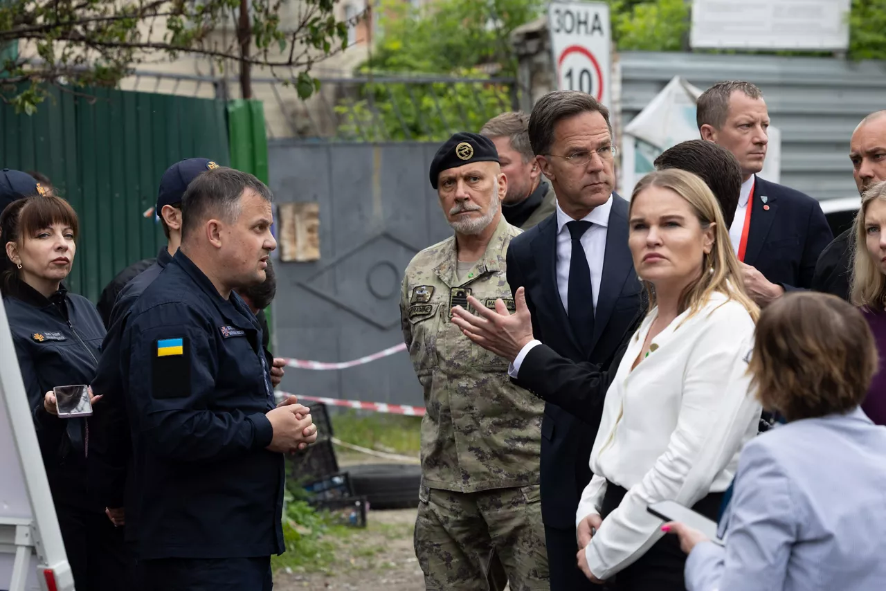 NATO Secretary General Mark Rutte and the Chair of the NATO Military Committee, Adm Cavo Dragone visited one of the sites of Russia’s recent attacks – a civilian shopping centre and subway station in Lukianivka – where they were briefed on the destruction by the Head of the State Emergency Service, Mr Andrii Danyk. 