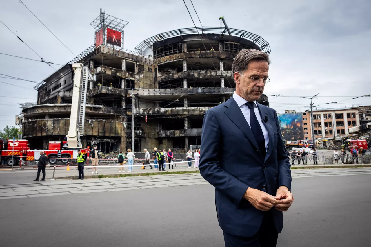 NATO Secretary General Mark Rutte and the Chair of the NATO Military Committee, Adm Cavo Dragone visited one of the sites of Russia’s recent attacks – a civilian shopping centre and subway station in Lukianivka – where they were briefed on the destruction by the Head of the State Emergency Service, Mr Andrii Danyk. 