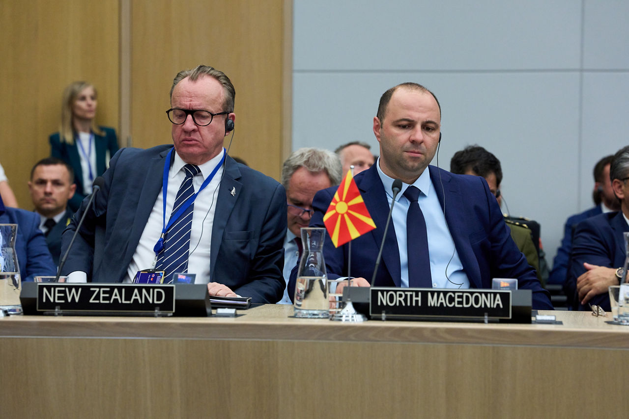 Simon Draper (Head of Mission and Ambassador to the EU and NATO, New Zealand) and Vlado Misajlovski (Minister of Defence, North Macedonia)