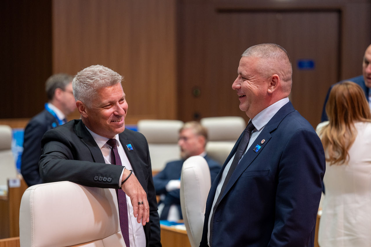 Left: Minister of Defence of Slovenia Valentin Hajdinjak 