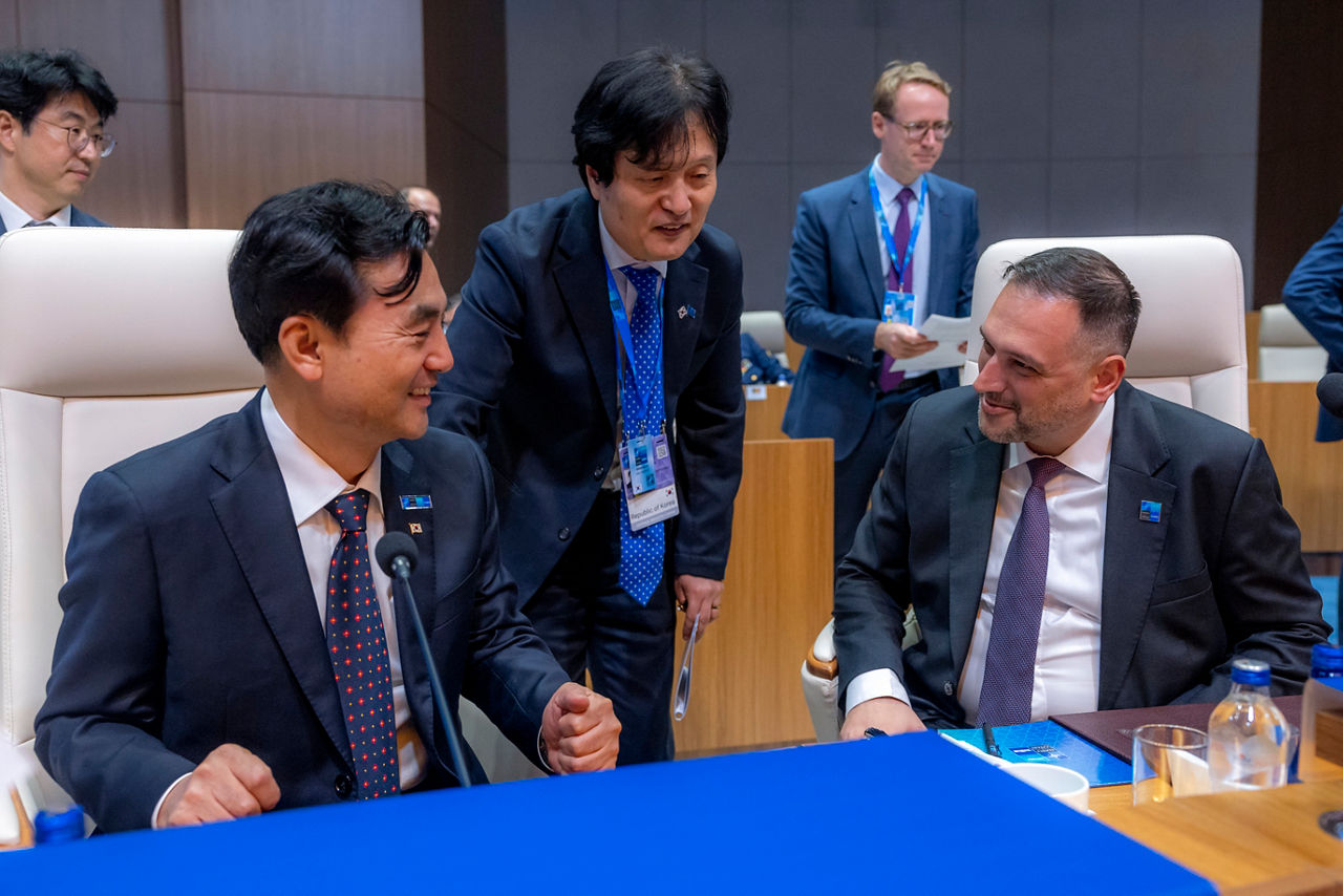 Minister of Defence of the Republic of Korea Ahn Gyu-back and Minister of Defence of Albania Ermal Nufi 