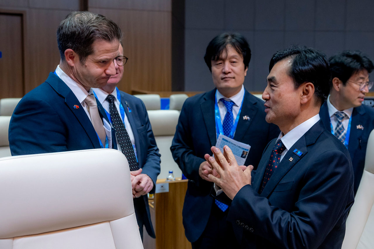 Minister of Defence of New Zealand Chris Penk and Minister of Defence of the Republic of Korea Ahn Gyu-back