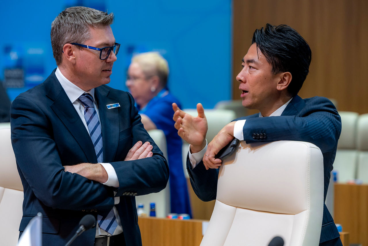 Minister for Defence Industry of Australia Pat Conroy and Minister of Defence of Japan Shinjirō Koizumi