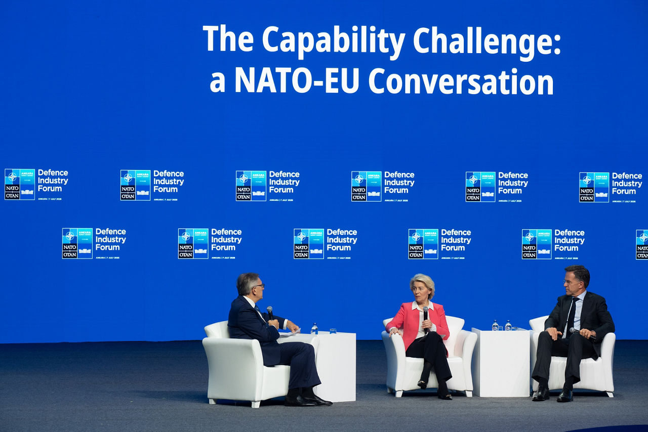 NATO Secretary General Mark Rutte and the President of the European Commission Ursula von der Leyen
discuss capability challenges at the NATO Summit Defence Industry Forum 
