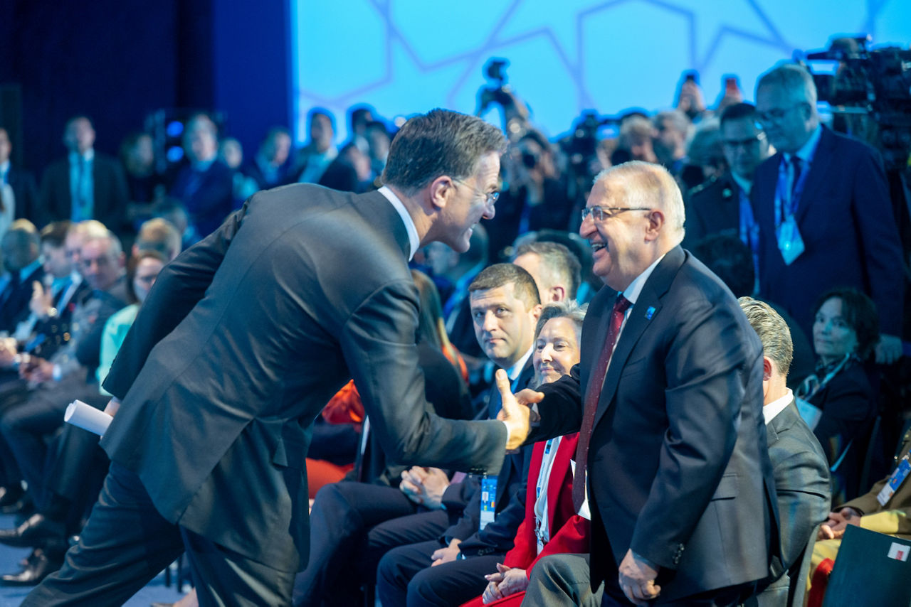NATO Secretary General Mark Rutte reveials major capability announcements at the NATO Summit Defence Industry Forum. NATO Secretary General Mark Rutte and Minister of Defence of Türkiye Yaşar Güler 
