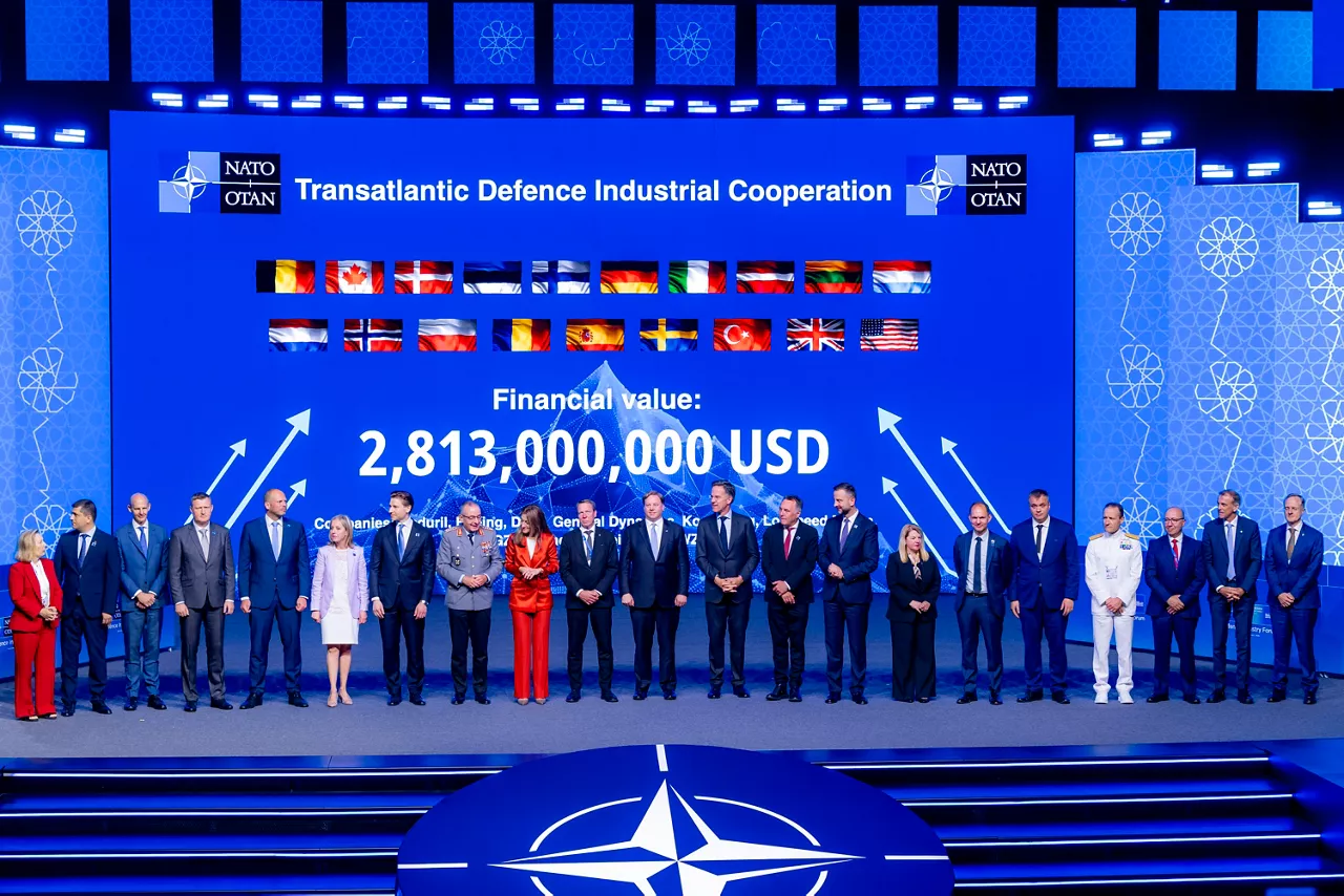 Group photo for the Transatlantic Defence Industrial Cooperation in Action announcement
