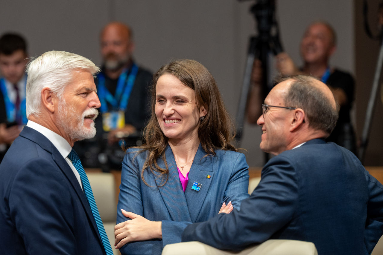 [from left to right] President of Czechia Petr Pavel and Minister of Foreign Affairs of Romania Oana-Silvia Țoiu and Minister of Foreign Affairs of Norway Espen Barth Eide 
