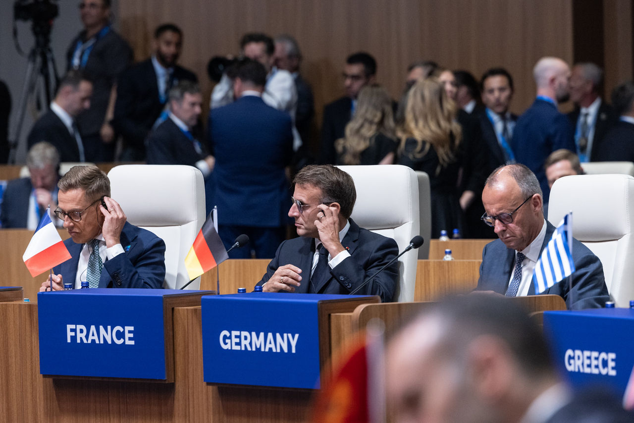 [from left to right] President of Finland Alexander Stubb, President of France Emmanuel Macron, Chancellor of Germany Friedrich Merz 
