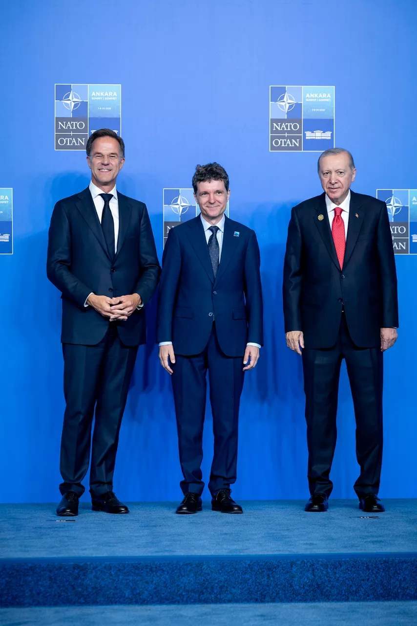 NATO Secretary General Mark Rutte and the President of the Republic of Türkiye Recep Tayyip Erdoğan welcome President of Romania Nicușor Dan