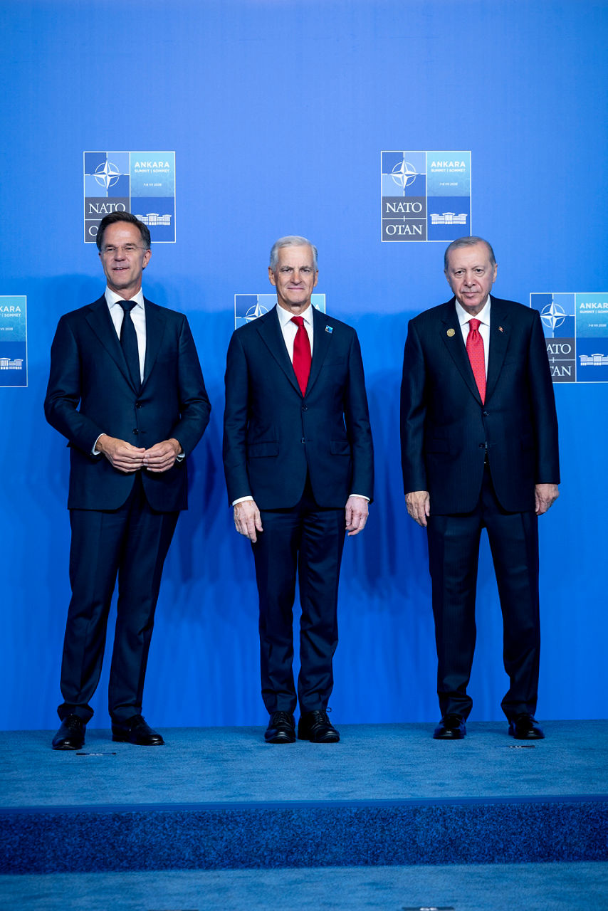 NATO Secretary General Mark Rutte and the President of the Republic of Türkiye Recep Tayyip Erdoğan welcome Prime Minister of Norway Jonas Gahr Støre