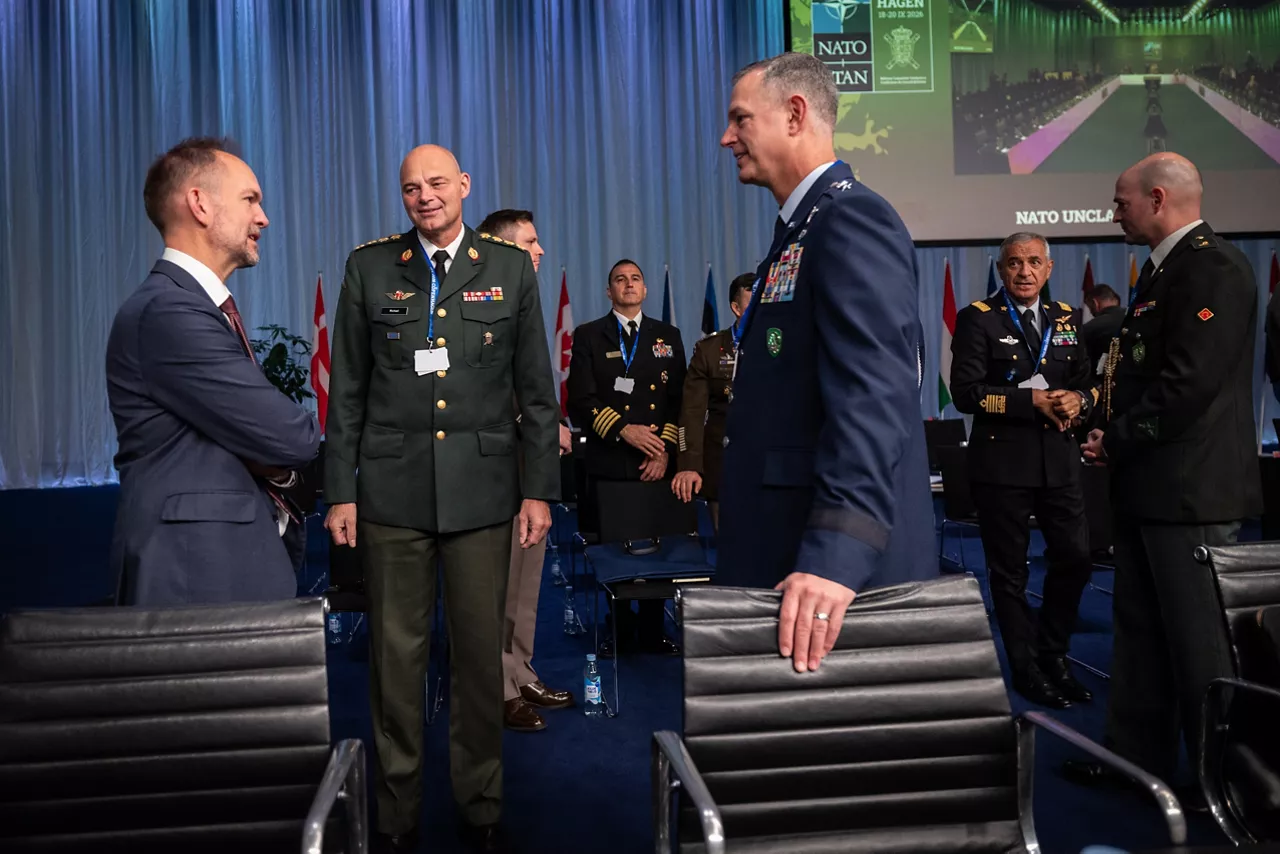 Left to Right - The Minister of Defence of Denmark, Jeppe Bruus, the Chief of Defence of Denmark, General Michael Wiggers Hyldgaard, and Supreme Allied Commander Europe (SACEUR), General Alexus G. Grynkewich.

