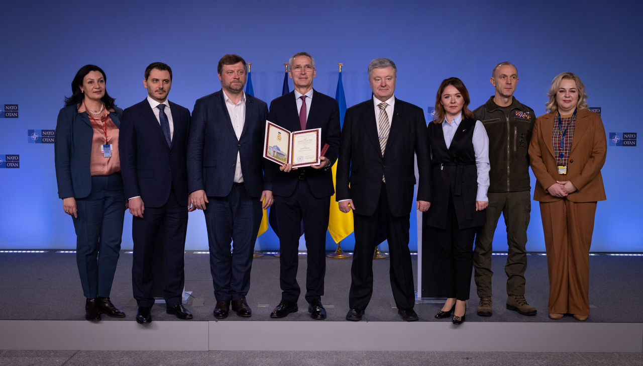 NATO Secretary General accepts Honorary Award of Ukraine’s Verkhovna ...
