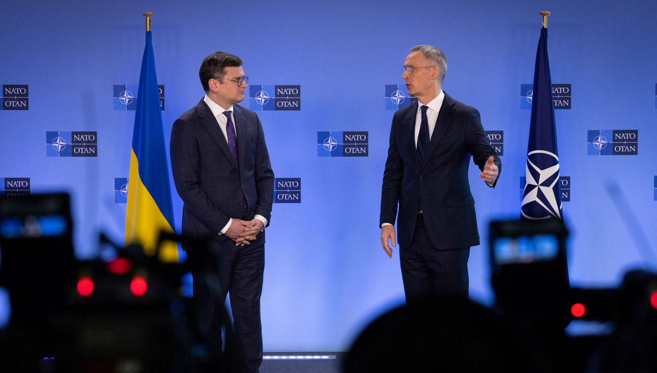 Secretary General welcomes Foreign Minister of Ukraine to NATO | NATO News