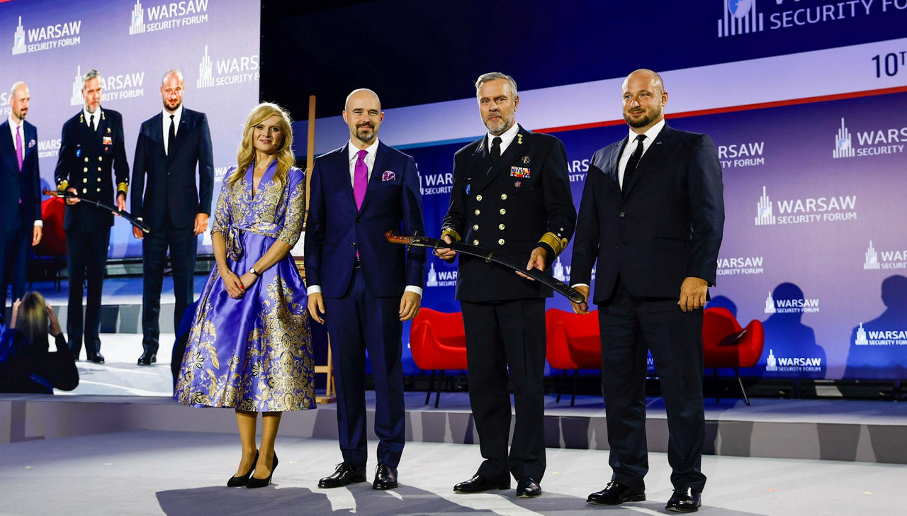 NATO receives Knight of Freedom award | NATO News