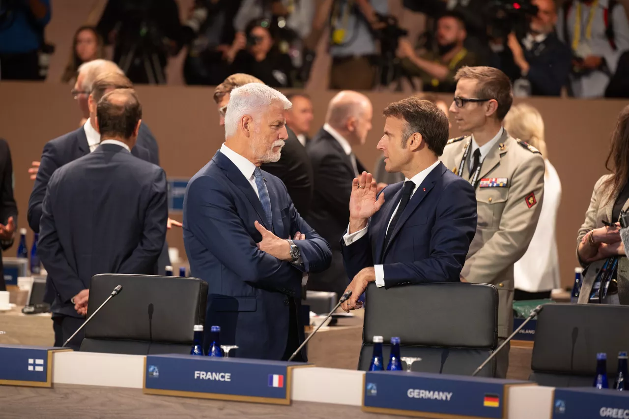 Left to right: President Petr Pavel (Czech Republic) talking with President Emmanuel Macron (France)