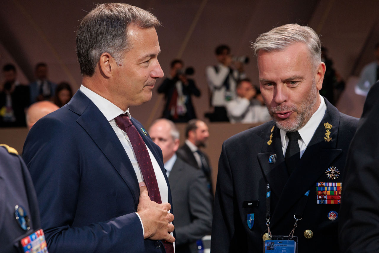 Left to right: Alexander De Croo (Prime Minister of Belgium) with Admiral Rob Bauer (Chair NATO Military Committee)