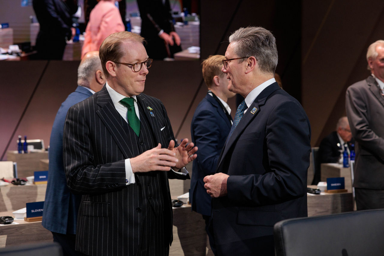 Left to right: Tobias Billström (Minister of Foreign Affairs, Sweden)  talking with Keir Starmer (UK Prime Minister)