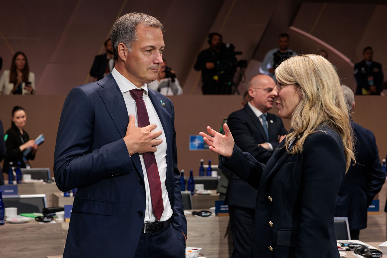 Left to right: Alexander De Croo (Prime Minister of Belgium) talking with Mélanie Joly (Minister of Foreign Affairs, Canada)