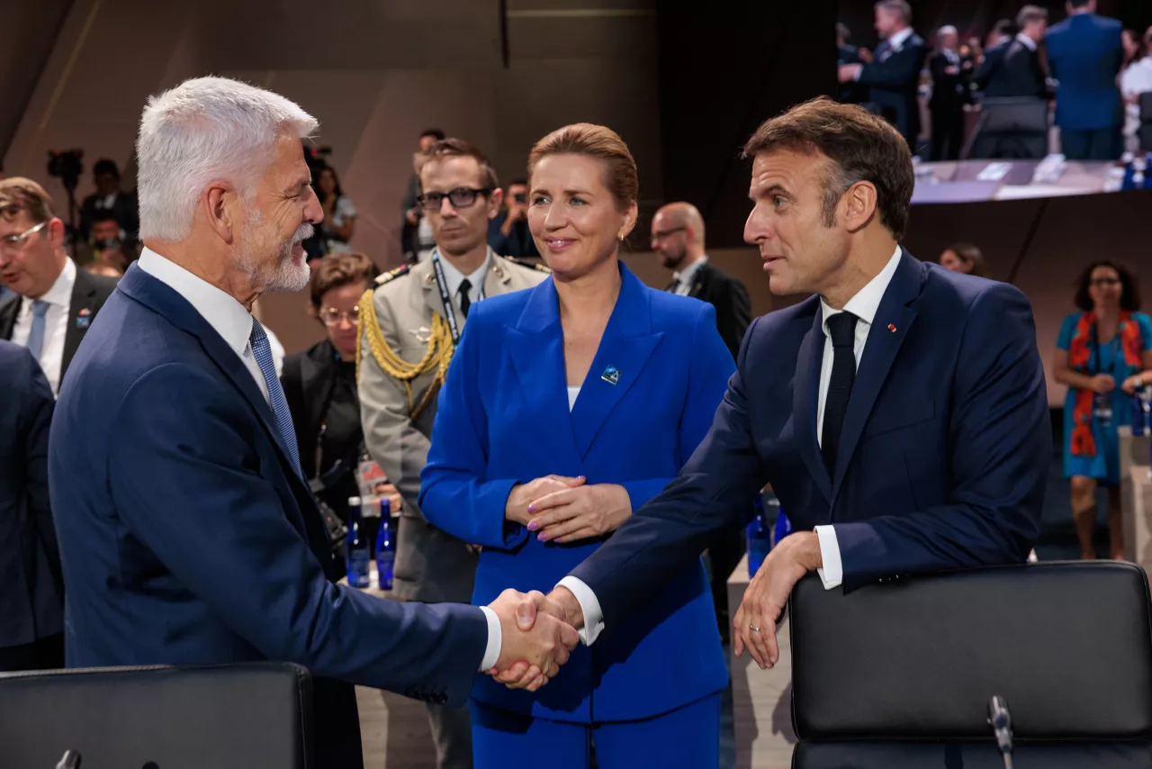 Left to right: President Petr Pavel (Czech Republic) shaking hands with President Emmanuel Macron (France)