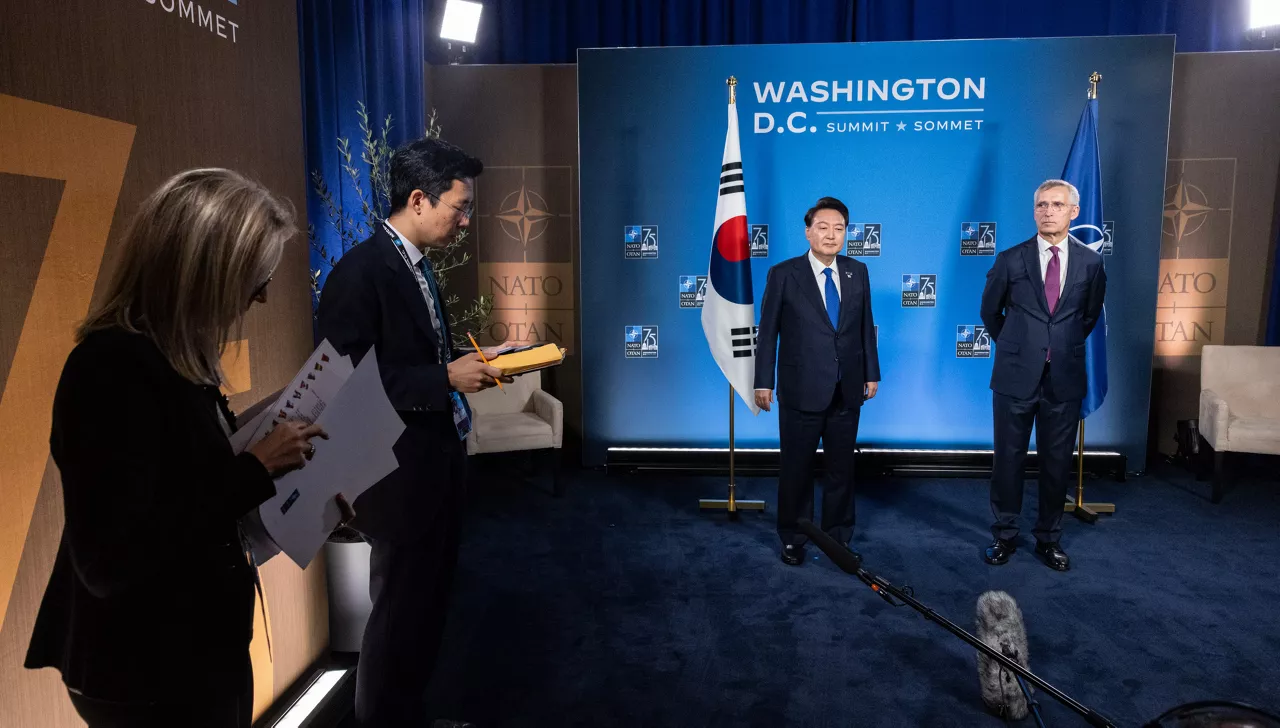 NATO Secretary General Jens Stoltenberg and Yoon Suk Yeol (President, Republic of Korea)