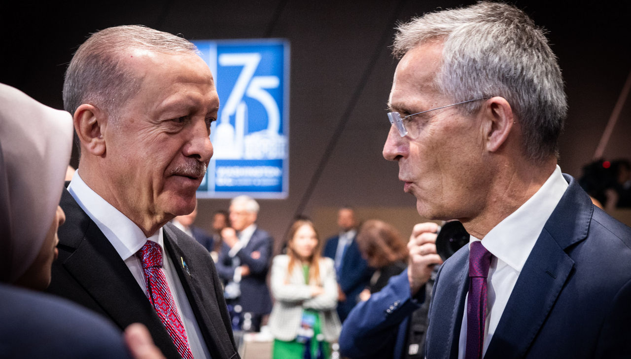 Left to right: President Recep Tayyip Erdoğan (Türkiye) with NATO Secretary General Jens Stoltenberg