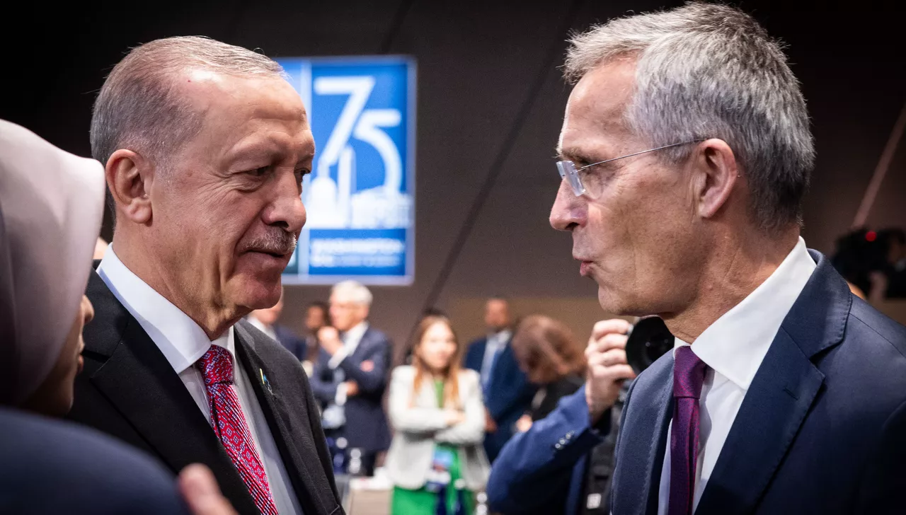 Left to right: President Recep Tayyip Erdoğan (Türkiye) with NATO Secretary General Jens Stoltenberg