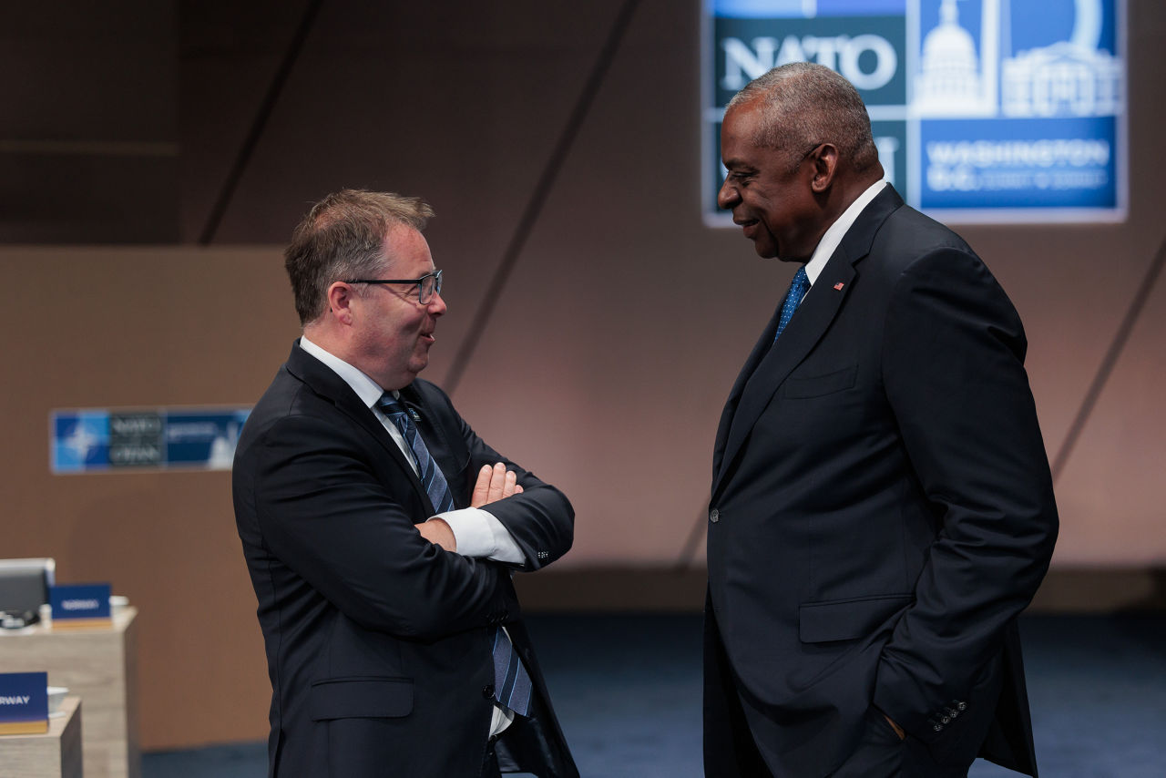 Left to right: Bjørn Arild Gram (Minister of Defence, Norway) talking with Lloyd J. Austin III (US Secretary of Defense)