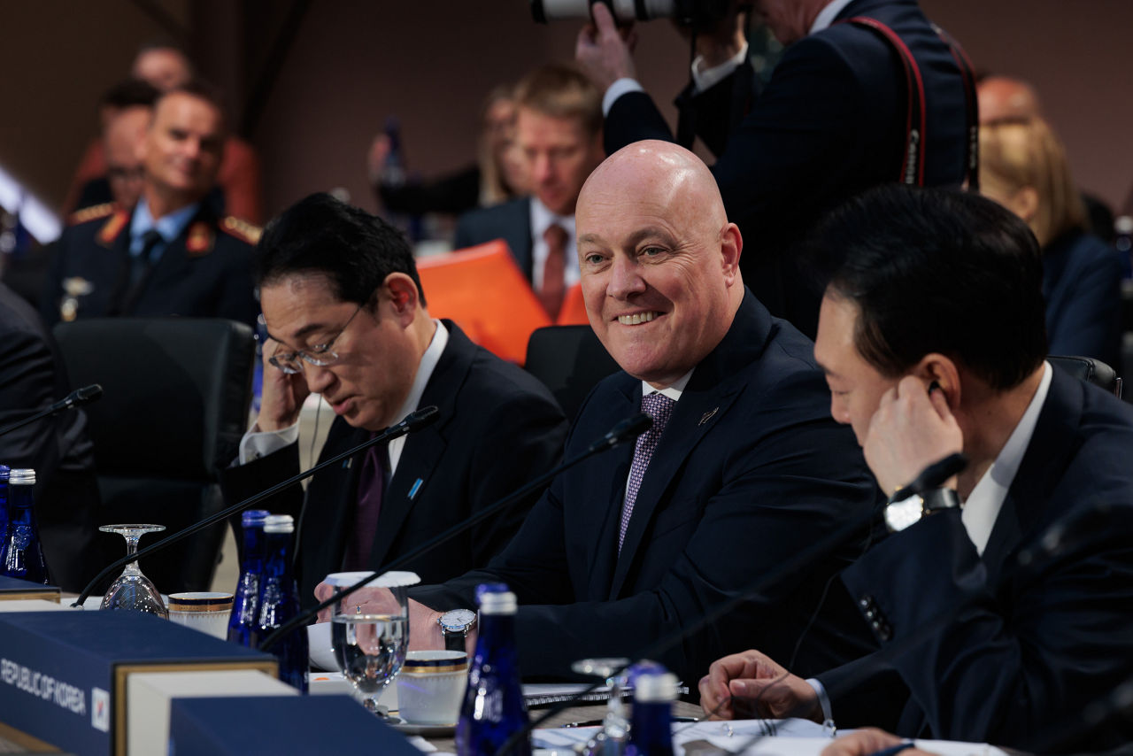 Centre: Christopher Luxon (Prime Minister, New Zealand)